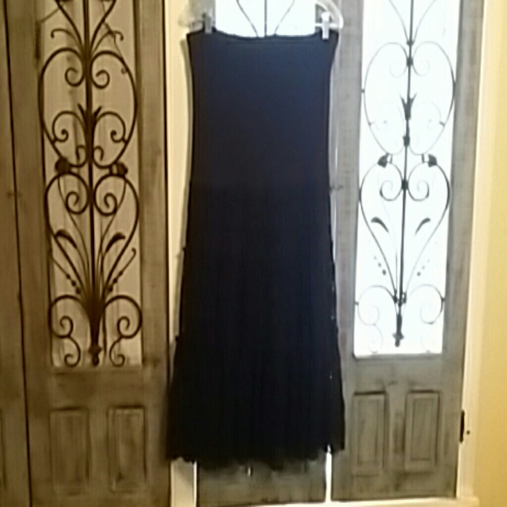 Black skirt with crocheted ruffle